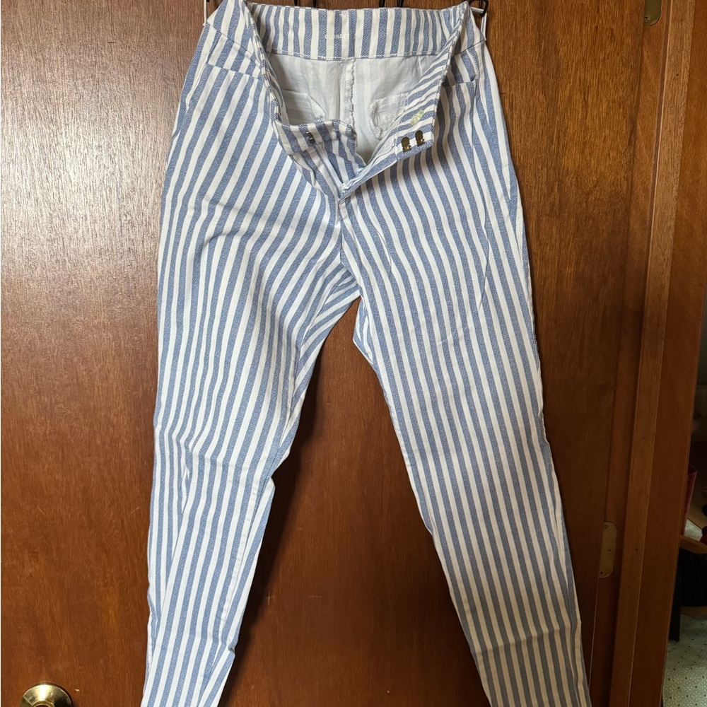 Old Navy Blue and White Striped Cropped Pants